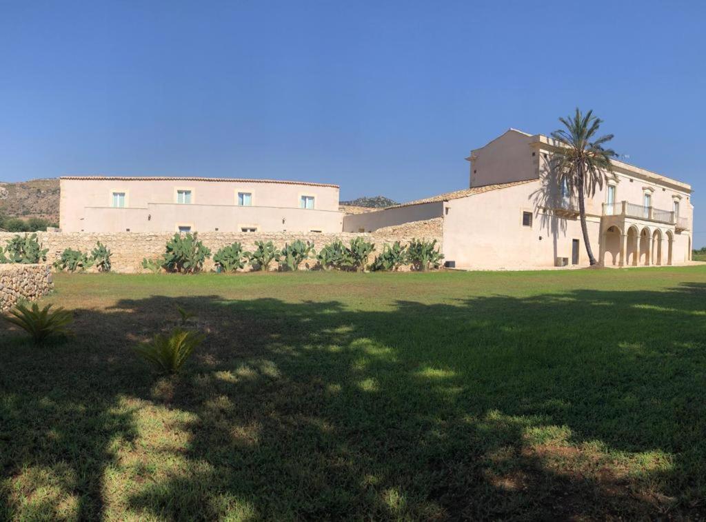 Ballium Luxury Relais Avola Luaran gambar