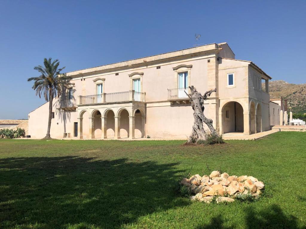 Ballium Luxury Relais Avola Luaran gambar