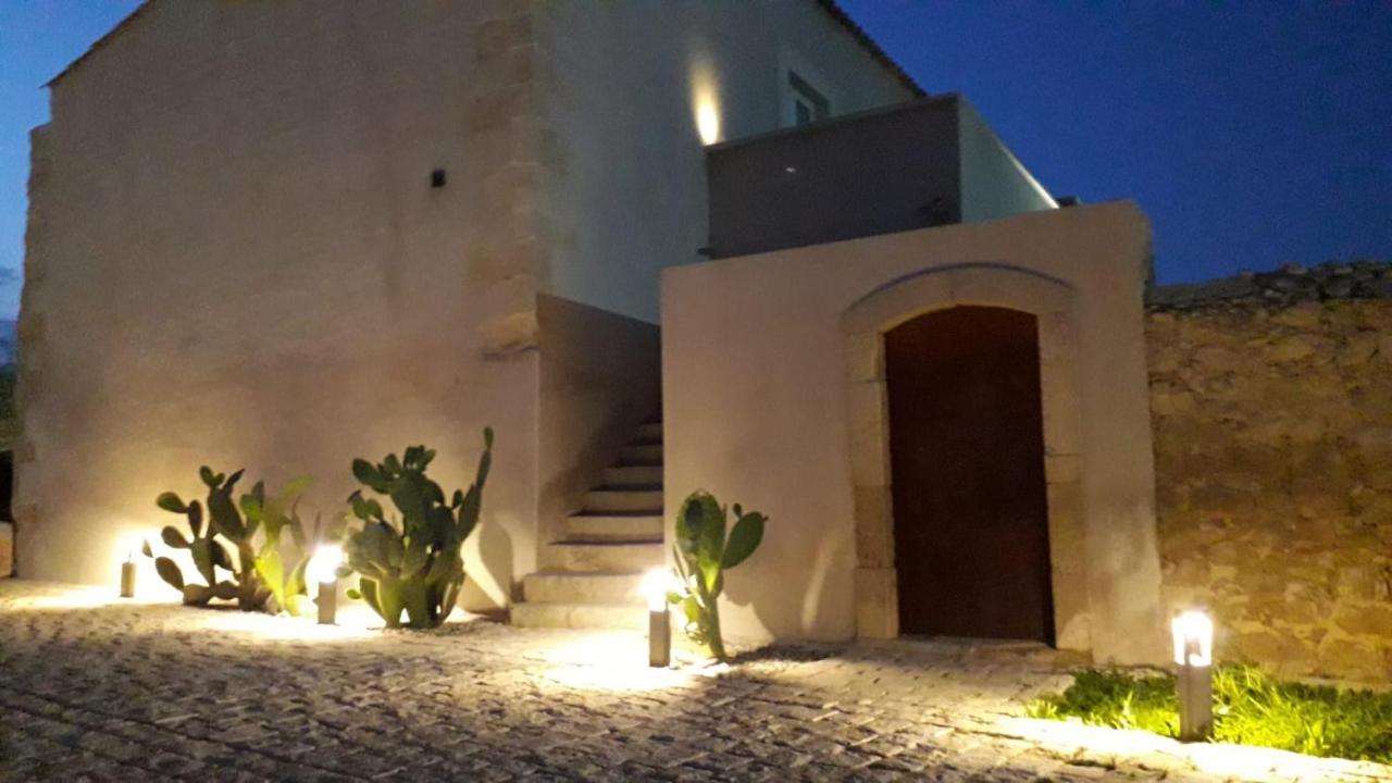 Ballium Luxury Relais Avola Luaran gambar