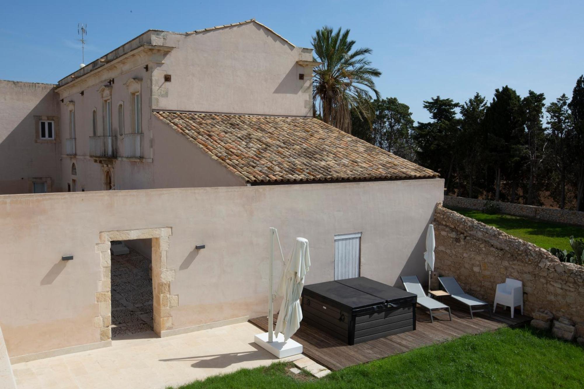 Ballium Luxury Relais Avola Luaran gambar