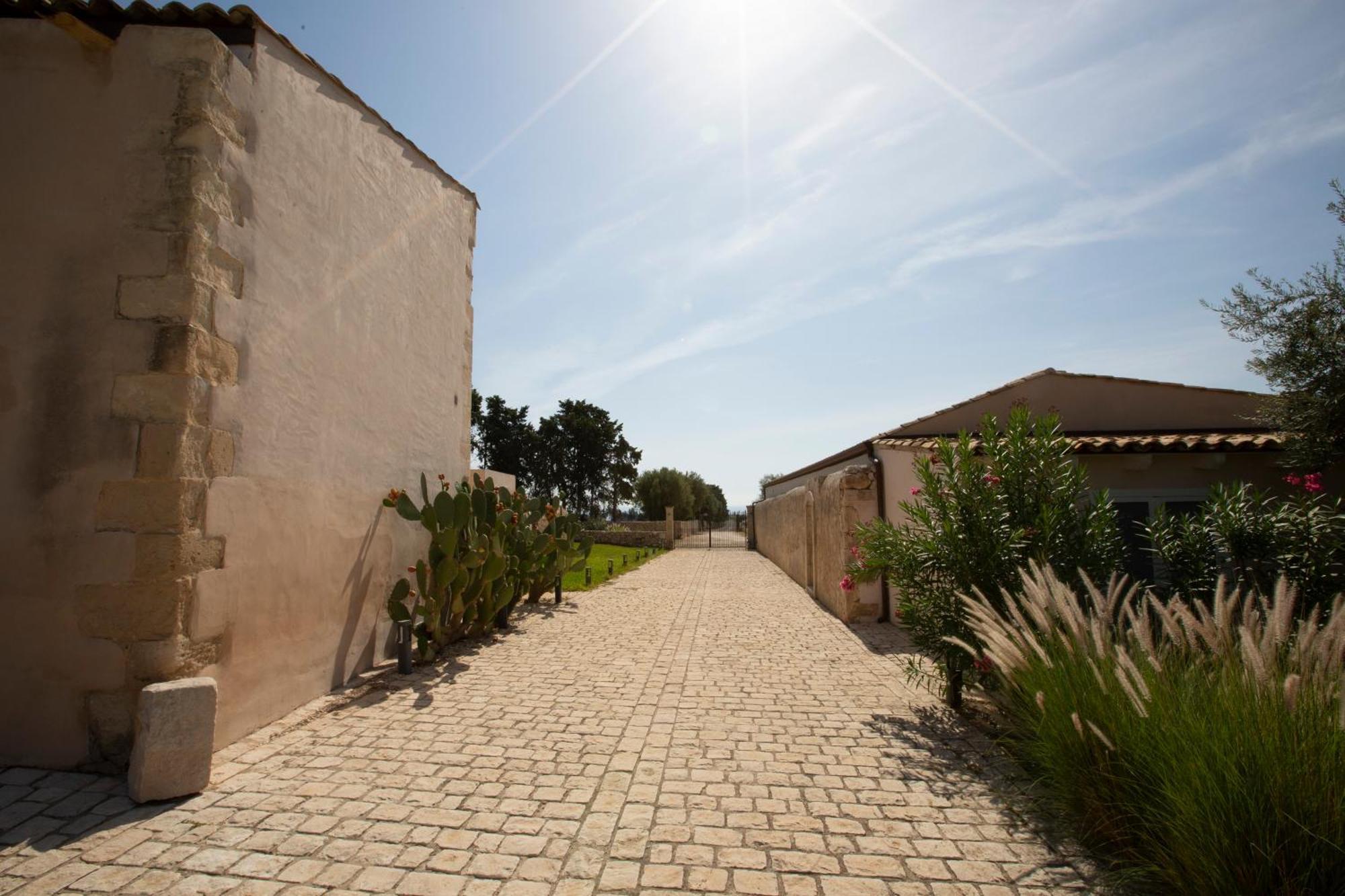 Ballium Luxury Relais Avola Luaran gambar