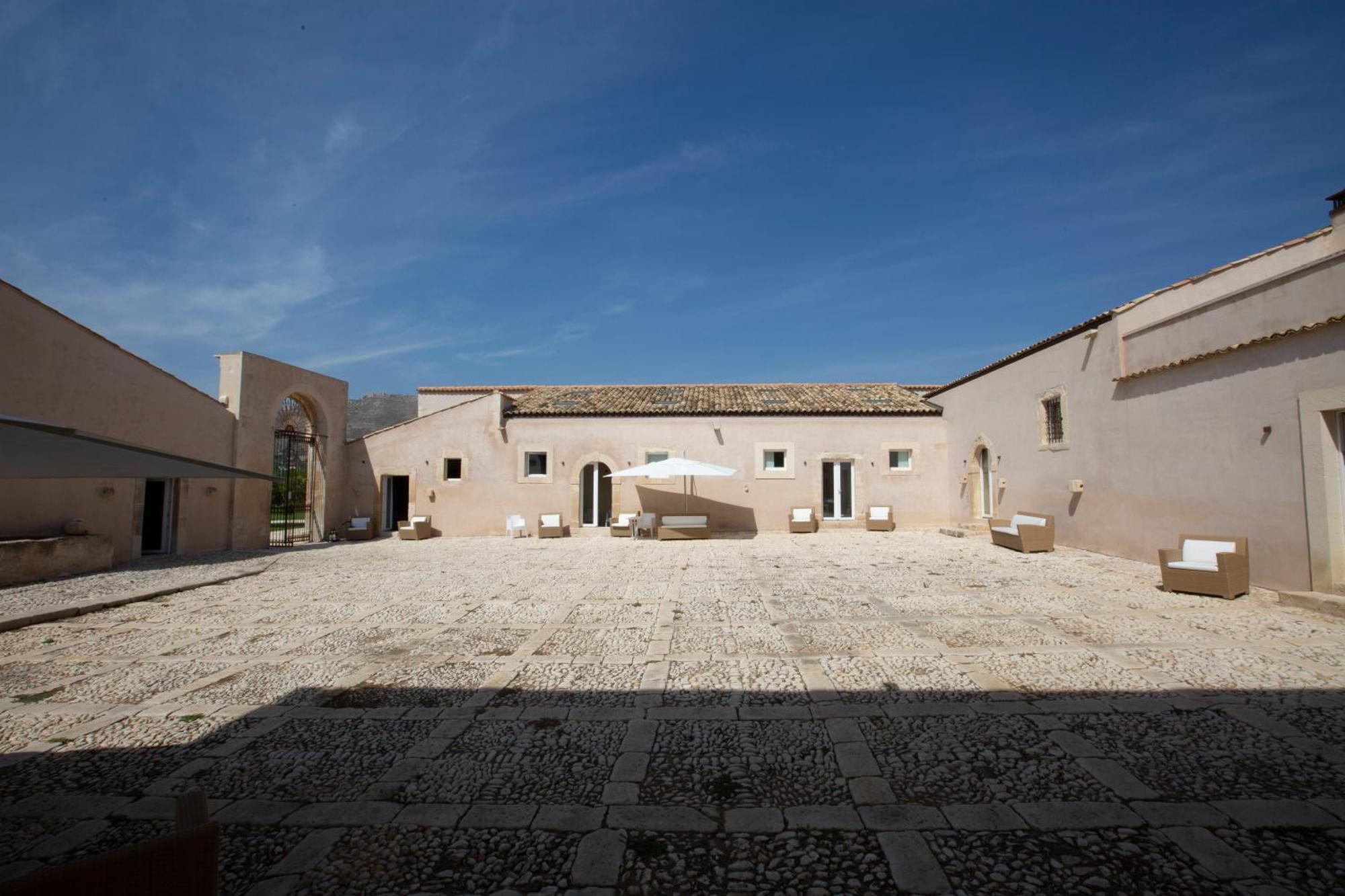 Ballium Luxury Relais Avola Luaran gambar