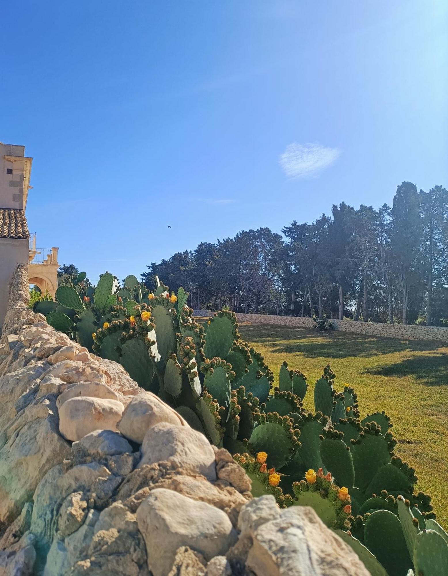 Ballium Luxury Relais Avola Luaran gambar