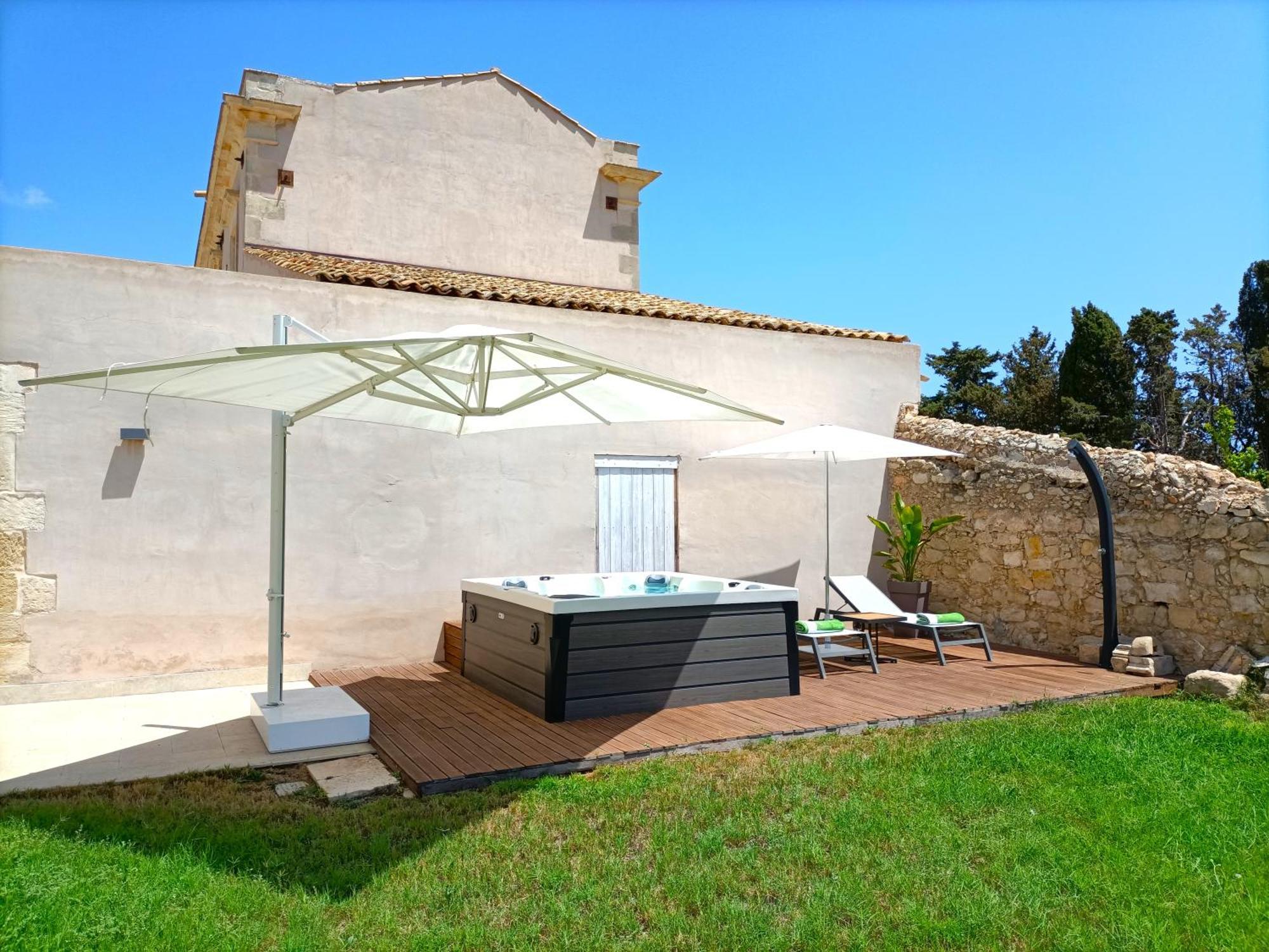 Ballium Luxury Relais Avola Luaran gambar