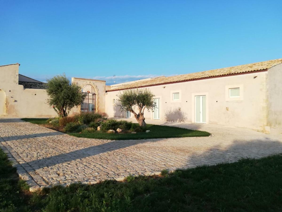 Ballium Luxury Relais Avola Luaran gambar