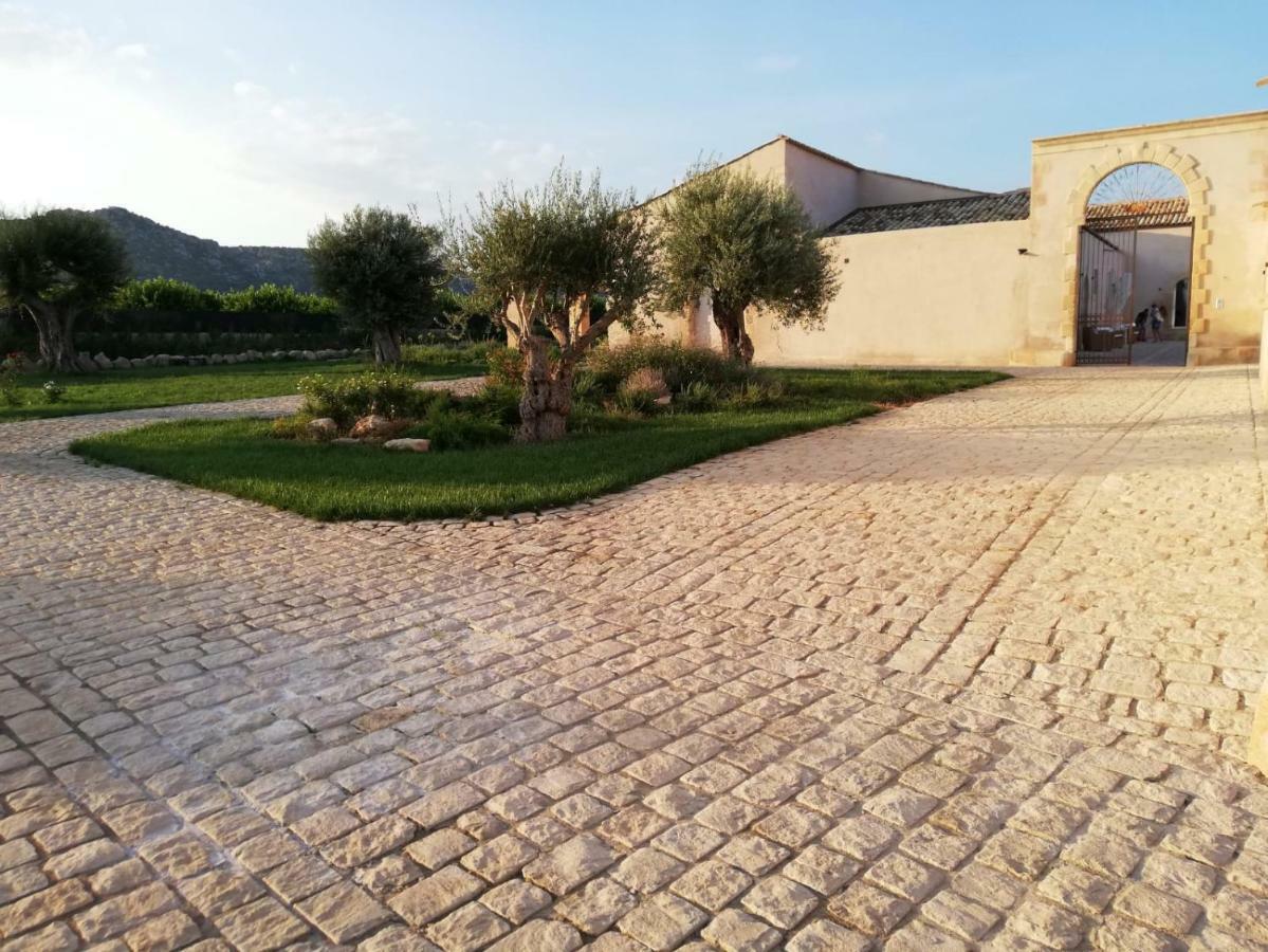 Ballium Luxury Relais Avola Luaran gambar