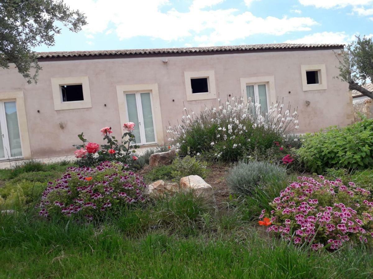 Ballium Luxury Relais Avola Luaran gambar