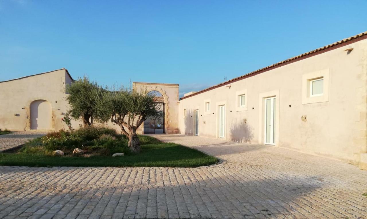 Ballium Luxury Relais Avola Luaran gambar